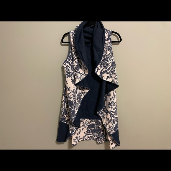 NWOT Reversible Blue & White Chinoiserie Cape / Vest - Picture 1 of 7